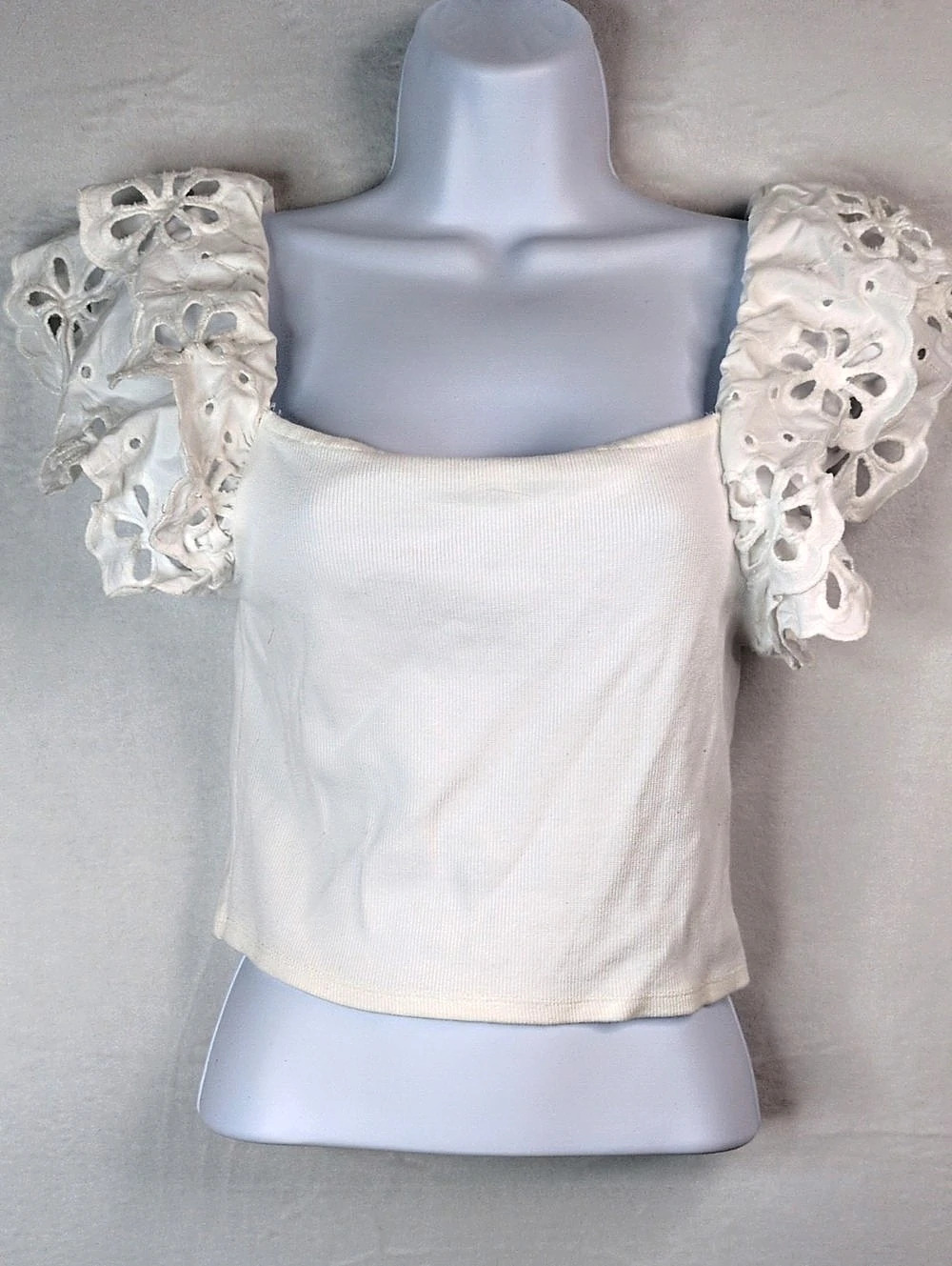 INDUSTRY Floral Lace Sleeve Crop Top in White Size Small